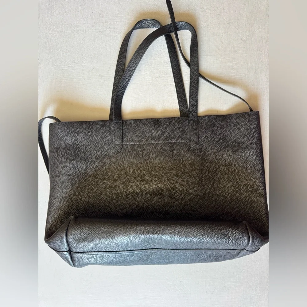 Cuyana Classic Structured Leather Tote in Black Pebbled Leather